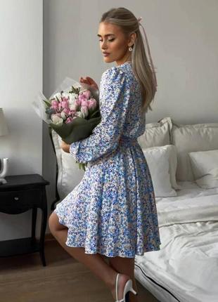 Неймовірно жіночна сукня з квітковим принтом на запах коротка приталена спідниця вільного крою з рукавами ліхтариками10 фото