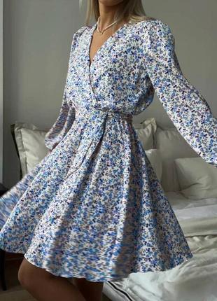 Неймовірно жіночна сукня з квітковим принтом на запах коротка приталена спідниця вільного крою з рукавами ліхтариками8 фото