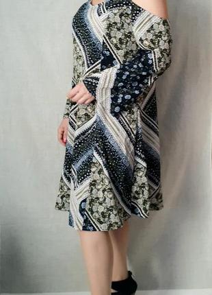 Платье с открытыми плечами в цветочном принте разм л limited edition3 фото