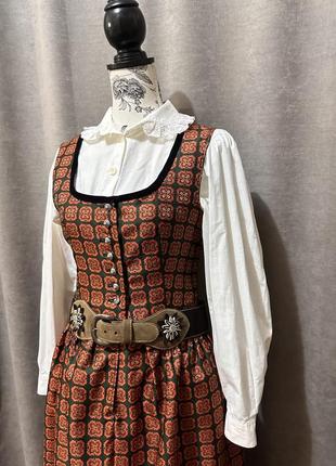 Вінтажна австрійська сукня.