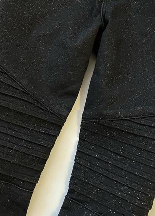 Блискавучі skinny джинси на дівчинку в чорному кольорі з блістячі 6-7 років2 фото