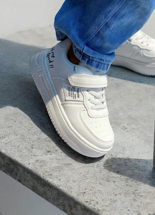 Кросівки дитячі білі