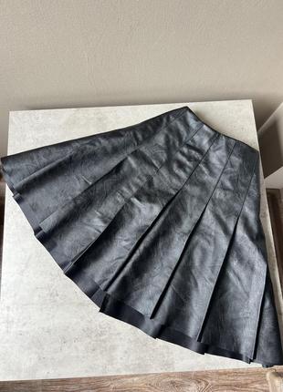 Кожаная юбка чёрная гармошка трапеция расклешенная terranova1 фото