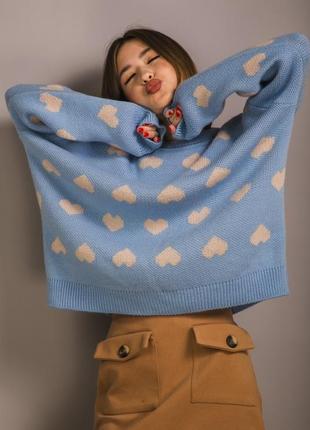 Женский вязаный свитер оверсайз с сердечками1 фото