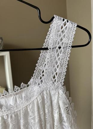 Белое платье с оборкой и вышивкой нарядное с коротким рукавом с подкладкой ажурное👗5 фото