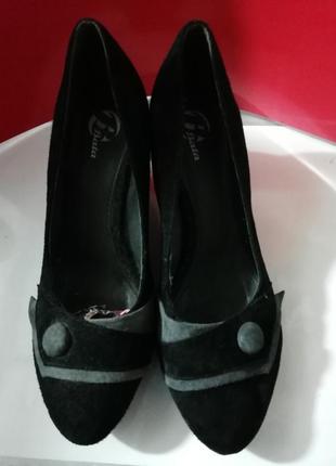Жіночі чорні замшеві туфлі на підборах 39р.