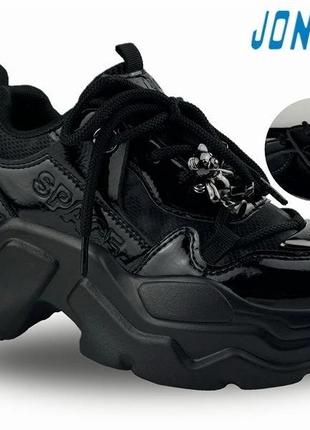 Стильні кросівки для дівчат на трендовій підошві3 фото