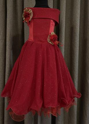 Платье красное, нарядное на девочку 5 лет4 фото