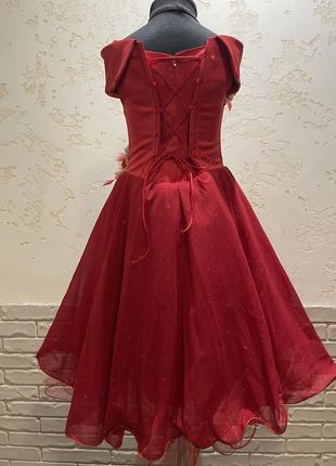 Платье красное, нарядное на девочку 5 лет7 фото