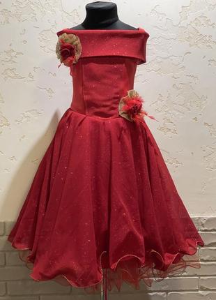 Платье красное, нарядное на девочку 5 лет5 фото