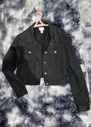 Чорна укорочена оверсайз джинсовка джинсова куртка актуальний джинсовий бомбер3 фото