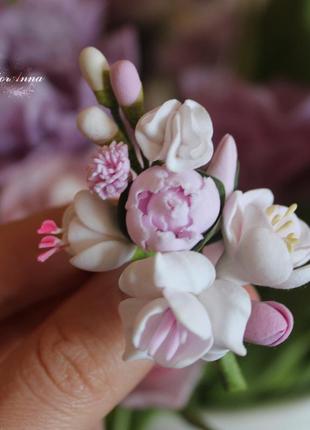 Брошка ручної роботи з квітами з полімерної глини "квіткова грація"5 фото
