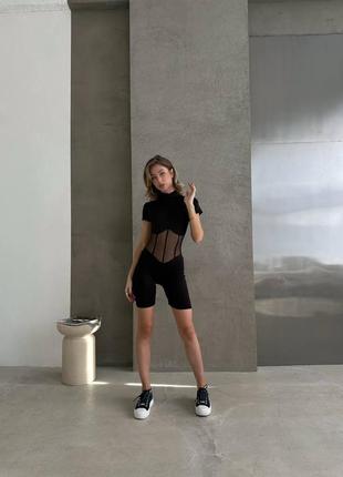 Комбінезон з шортами облягаючий з короткими рукавами імітацією корсету зі вставками з сітки стильний чорний3 фото