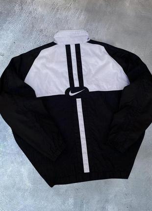 Ветровка nike n2 black&white чёрная мужская ветровка nike весенняя летняя куртка демисезон чёрно-белого цвета2 фото