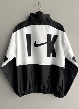 Вітровка nike n black&white чорна чоловіча вітровка nike весняна літня осіння куртка демісезон чорно-білого кольору4 фото