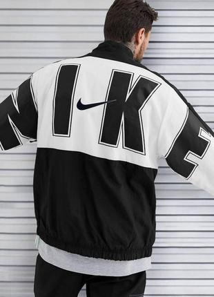 Вітровка nike n black&white чорна чоловіча вітровка nike весняна літня осіння куртка демісезон чорно-білого кольору2 фото