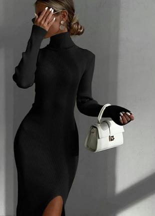 Сукня міді в рубчик з розрізом по ніжці приталена з довгими рукавами високим коміром під горло плаття стильна базова чорна бежева коричнева7 фото