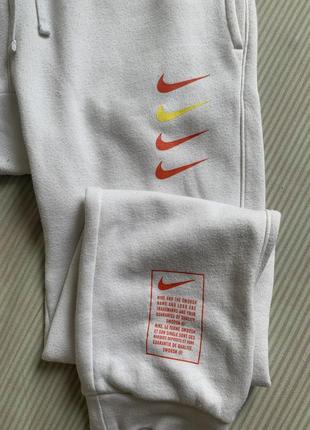 Стильні штани від nike3 фото