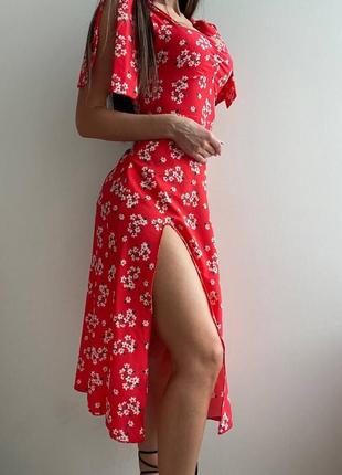 Сукня тканина софт, червона та чорна, з вирізами по боках,принт квіти3 фото