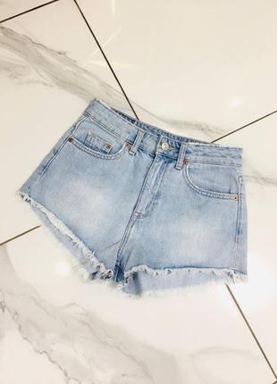 Голубые джинсовые шорты деним с потёртостями и бахромой по краю h&m4 фото