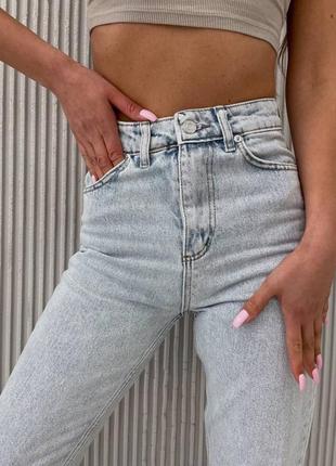 Незамінні улюблені джинси в наявності🆕
жіночі блакитні базові джинси мом 🌺
висока посадка візуально підкреслює талію ❤️3 фото