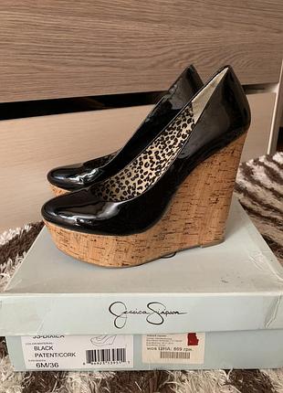 Лаковые туфли на пробковой танкетке