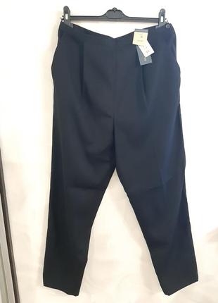 Демисезонные зауженные брюки с карманами  на высокой посадке,с защипами1 фото