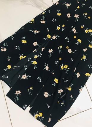 Чёрное миди платье комбинация в цветочек с разрезами на пуговицах h&m5 фото