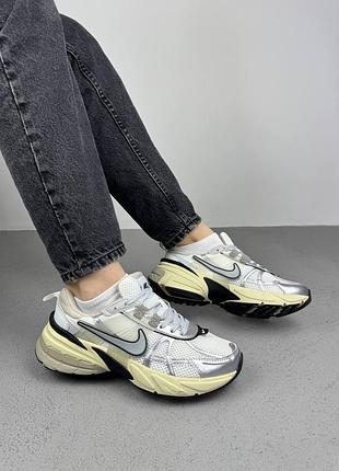 Nike v2k run summit white metallic silver