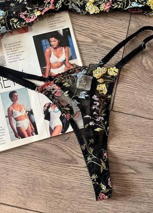 Комплект нижньої білизни мереживо з вишивкою - ліф бюстгальтер сітка і трусики стрінги