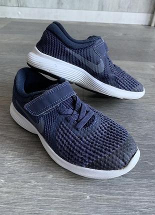 Кросівки nike на хлопчика розмір 28,5 устілка 19 см