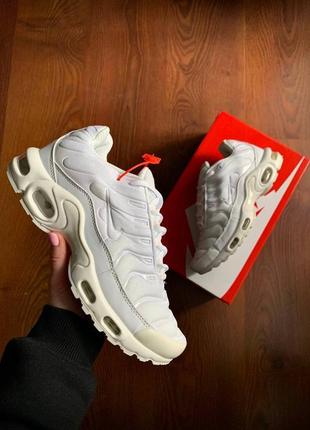 Tn hotsell all white