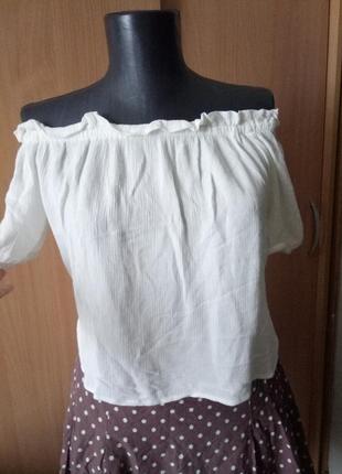 Футболка с открытыми плечами