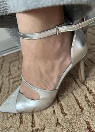 Туфлі срібні