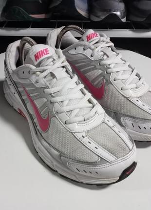 Nike womens dart 8 white running 10 року