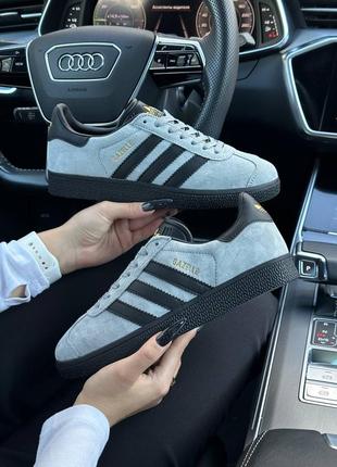 Жіночі кросівки adidas originals gazelle gray black3 фото