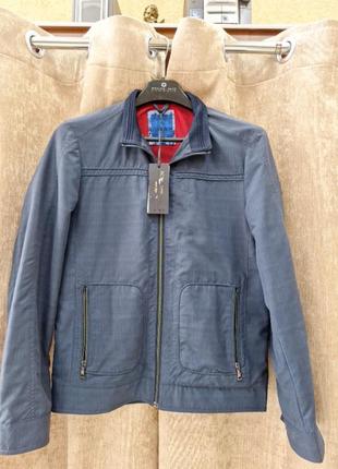 Вітровка чоловіча