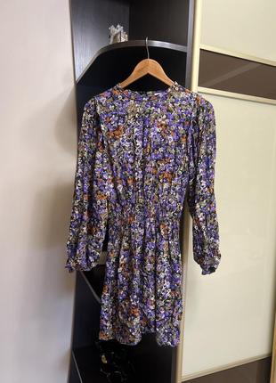 Короткое платье с объемными рукавами классное стильное в цветочный принт3 фото