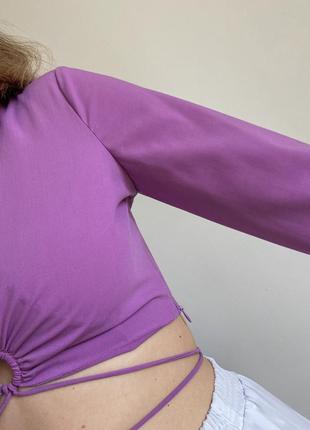 Укорочена блуза лілового кольору7 фото
