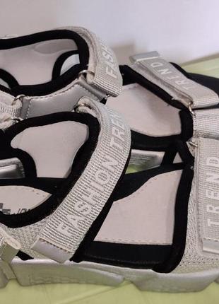 Босоніжки на дівчинку 32 розмір