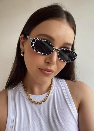 Нові сонцезахисні овальні окуляри жіночі білі з тваринним принтом із чорними лінзами