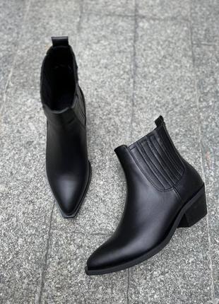 Ботинки ковбойки козаки женские кожаные черные на каблуке демисезонные