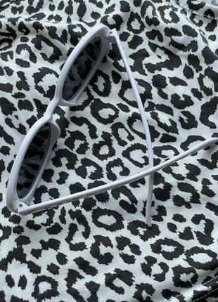 Нові сонцезахисні овальні окуляри жіночі білі з чорними лінзами7 фото