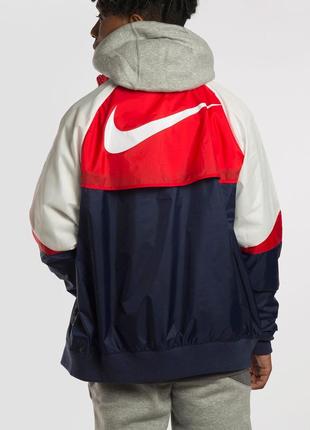 Куртка nike chubasquero windrunner
оригінал