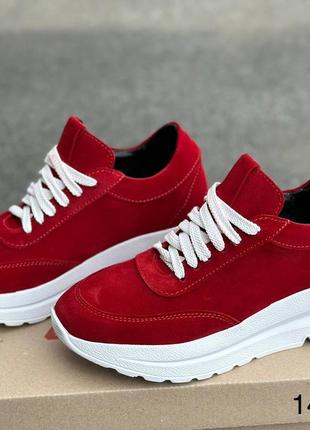 Стильні та комфортні кросівки з натуральної шкіри та замші