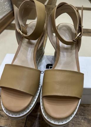 Продам кожаные босоножки preppy