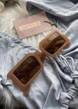 Нові сонцезахисні прямокутні окуляри жіночі коричневі3 фото