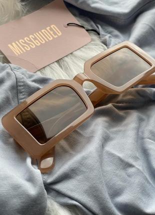 Нові сонцезахисні прямокутні окуляри жіночі коричневі4 фото
