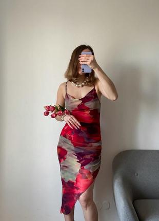 Принтована сукня міді із сіточки асиметричного крою4 фото