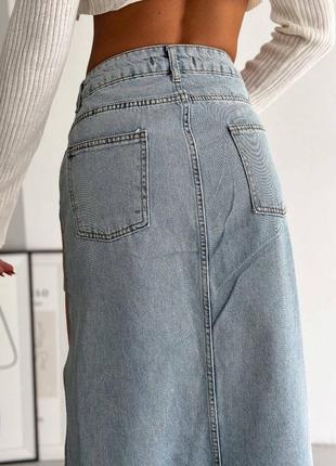 Стильна джинсова спідниця асиметричного крою. модель довжини міді з високою посадкою4 фото